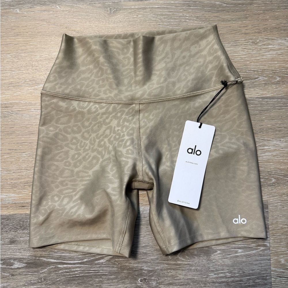 Alo Yoga Airlift High Waist Leopard 5” Biker Short